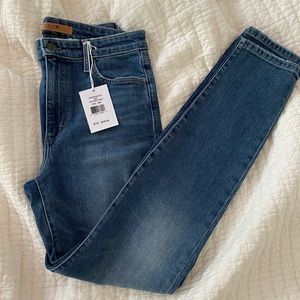 Joe’s Jeans The Charlie high rise skinny